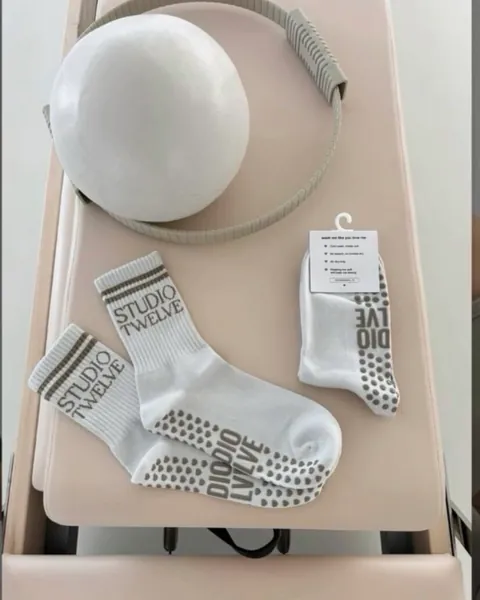 Studioklant met eigen merch van PilatesGoods, foto 4