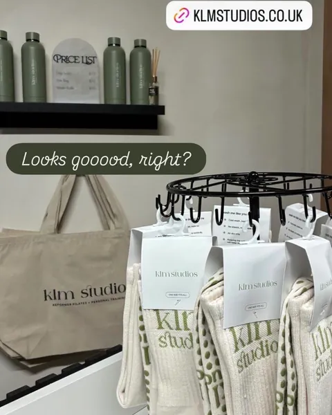 Studioklant met eigen merch van PilatesGoods, foto 12